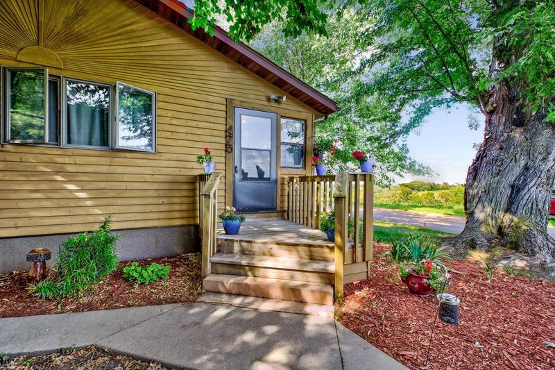 475 E Washington St, Le Center, MN 56057