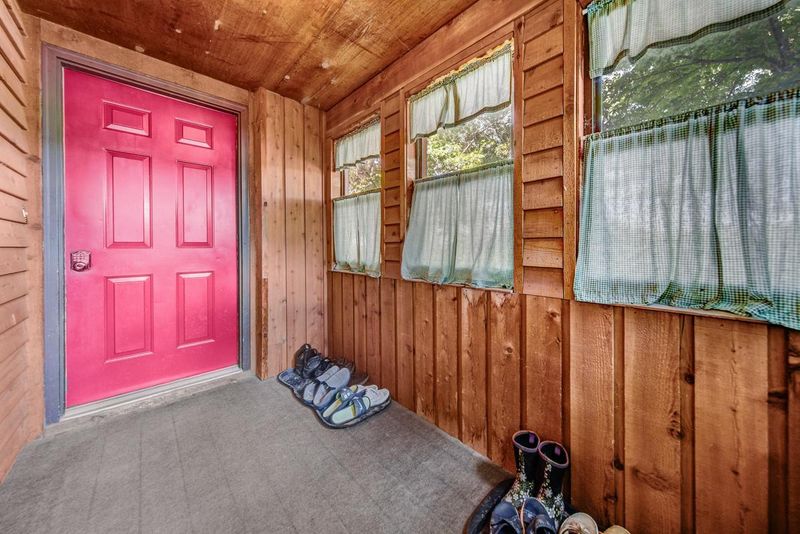 475 E Washington St, Le Center, MN 56057