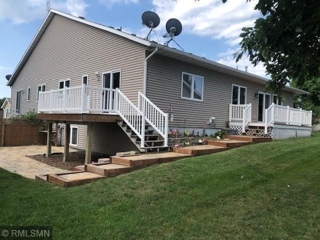 1133 Cheyenne St SW, Hutchinson, MN 55350