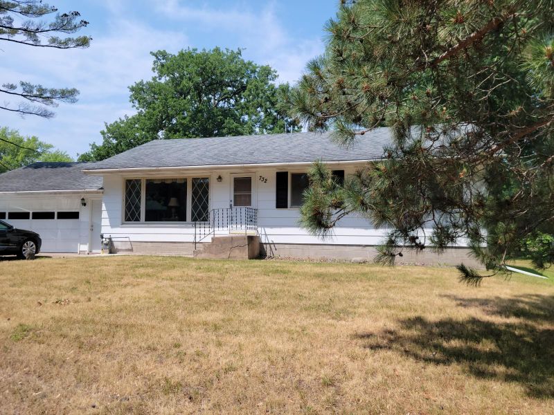 732 2nd St SE, Forest Lake, MN 55025