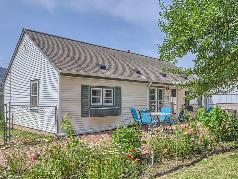 2302 Stillwater Rd E, Maplewood, MN 55119