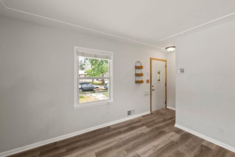 488 Idaho Ave E, Saint Paul, MN 55130