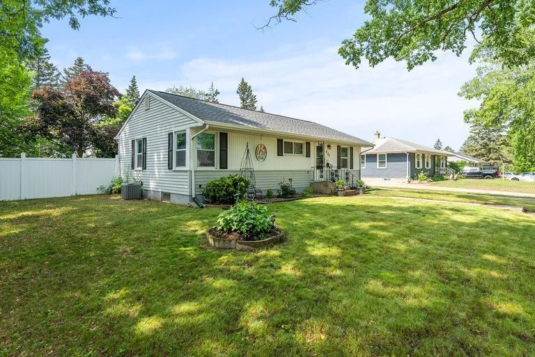 488 Idaho Ave E, Saint Paul, MN 55130
