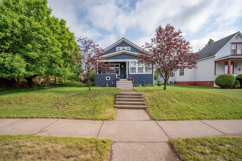 425 9th Ave, Two Harbors, MN 55616