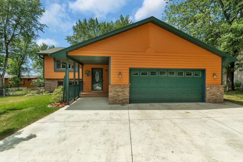 1910 Circle Dr NW, Sauk Rapids, MN 56379
