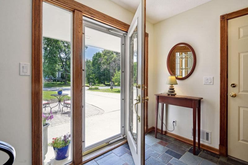 4200 Winchester Ct, Minnetonka, MN 55345
