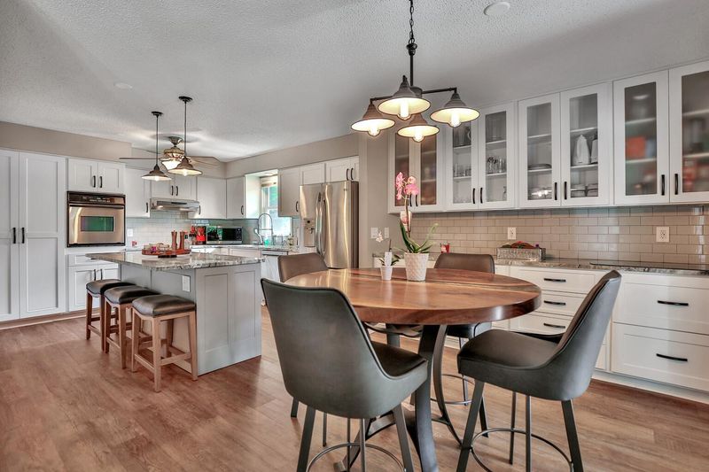 3770 Gresham Way N, Oakdale, MN 55128