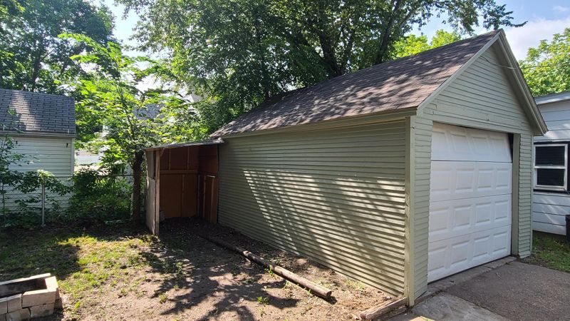 509 9th St NW, Austin, MN 55912