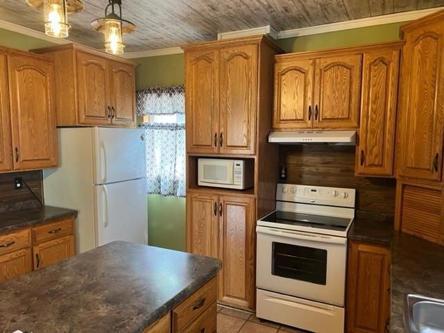 114 1st St SW, Melrose, MN 56352