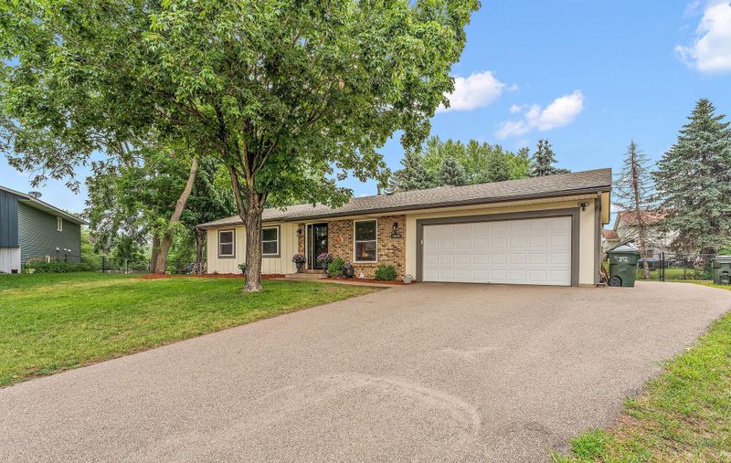 15628 Harmony Ct, Apple Valley, MN 55124