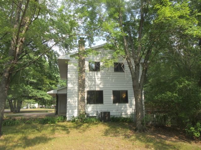 6097 Maple St, North Branch, MN 55056