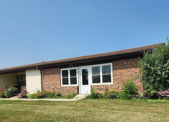 560 6th Ave S, Windom, MN 56101