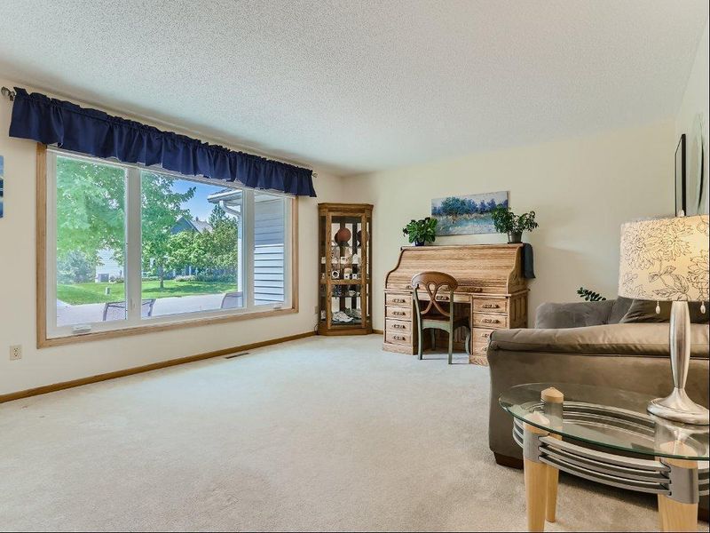 6125 Falcon Ridge Trl, Apple Valley, MN 55124