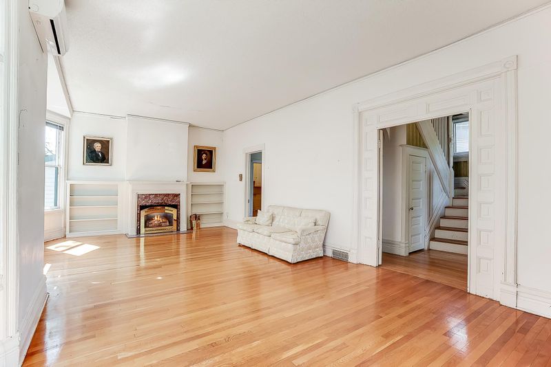 866 Osceola Ave, Saint Paul, MN 55105