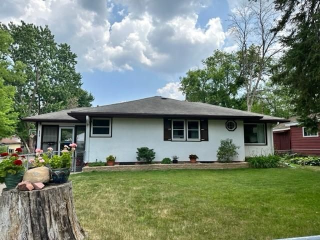 1596 Greenbrier St, Saint Paul, MN 55106