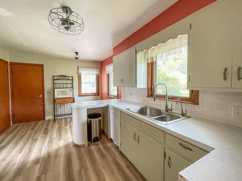 320 Pleasant St E, Amboy, MN 56010