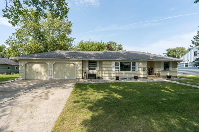320 Pleasant St E, Amboy, MN 56010