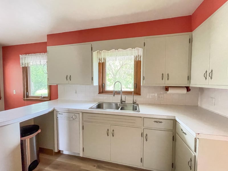 320 Pleasant St E, Amboy, MN 56010