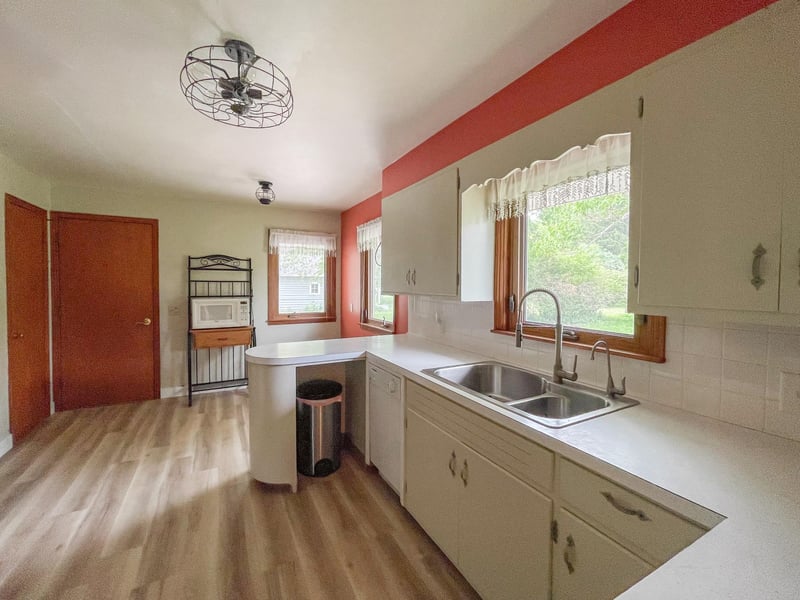 320 Pleasant St E, Amboy, MN 56010