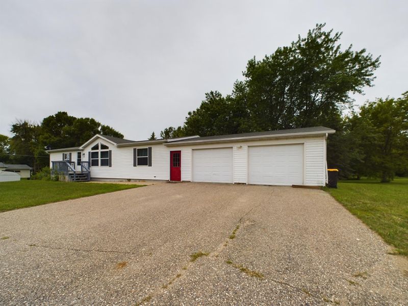 609 E 9th St, Starbuck, MN 56381