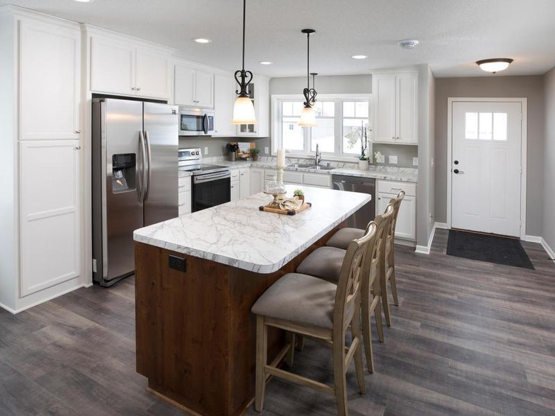 639 Taft Loop S, Cambridge, MN 55008