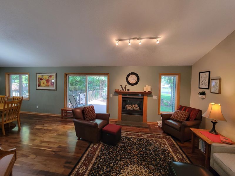 648 Willow Grove Ln, Vadnais Heights, MN 55127