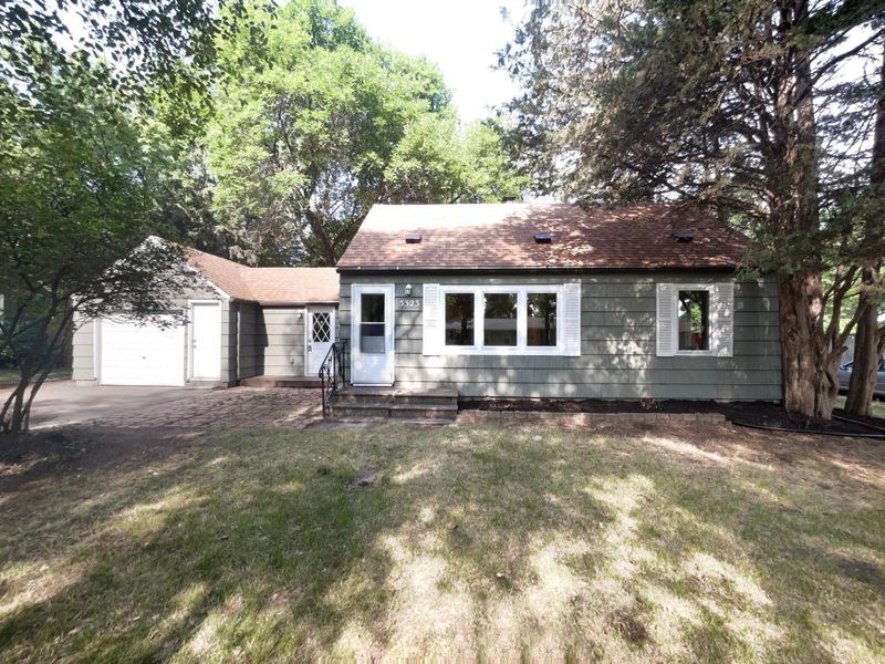 5323 Raymond Ave, Mounds View, MN 55112
