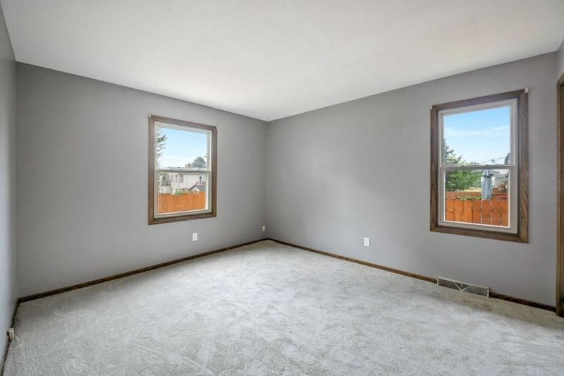 1556 E Beech St E, Saint Paul, MN 55106