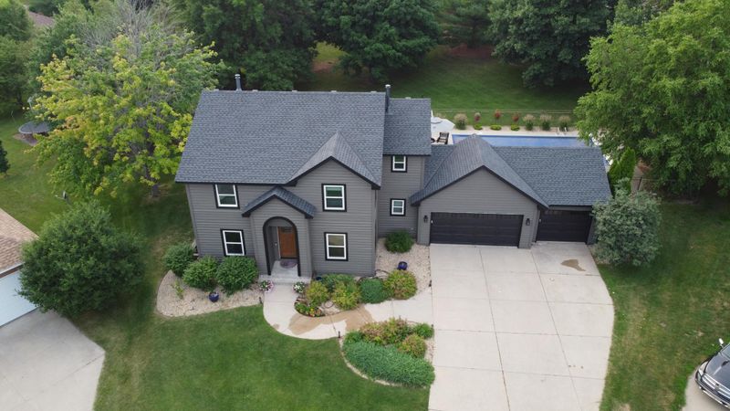 906 Clover Ct, Northfield, MN 55057