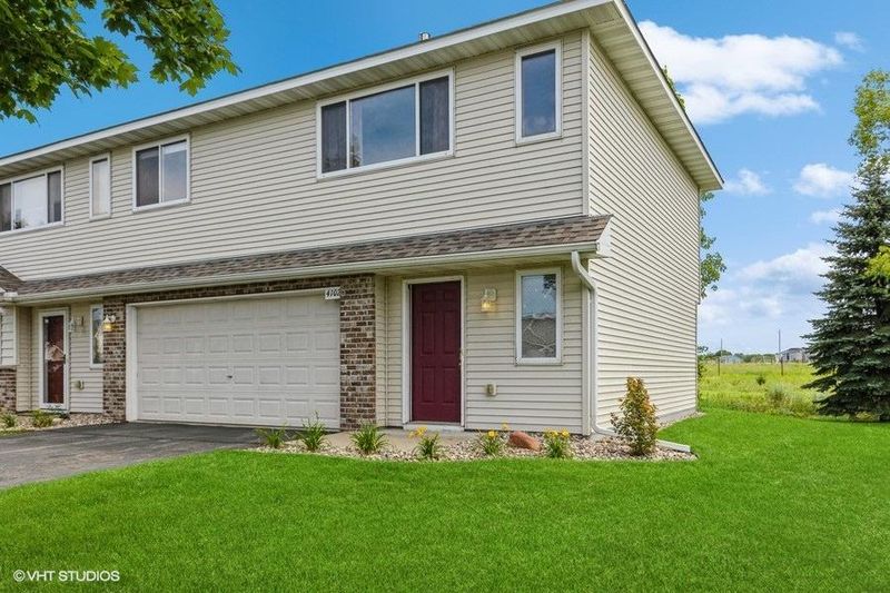 4102 Blakewood Dr, Shakopee, MN 55379