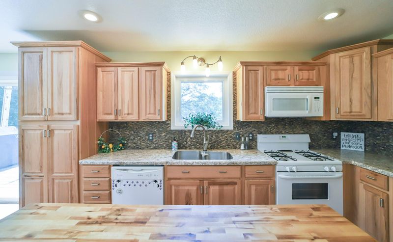 19145 Love Lake Rd, Brainerd, MN 56401