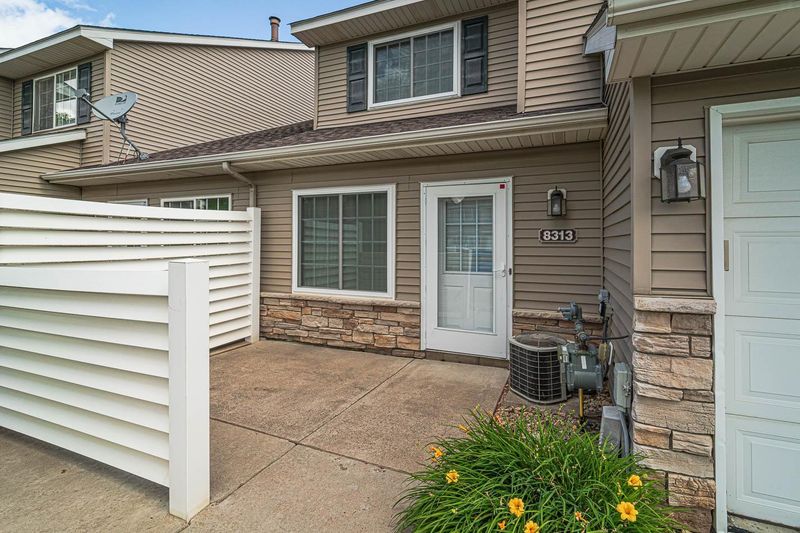 8313 Delaney Dr, Inver Grove Heights, MN 55076
