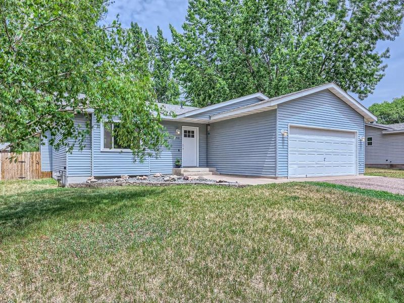 710 Page St SW, Isanti, MN 55040