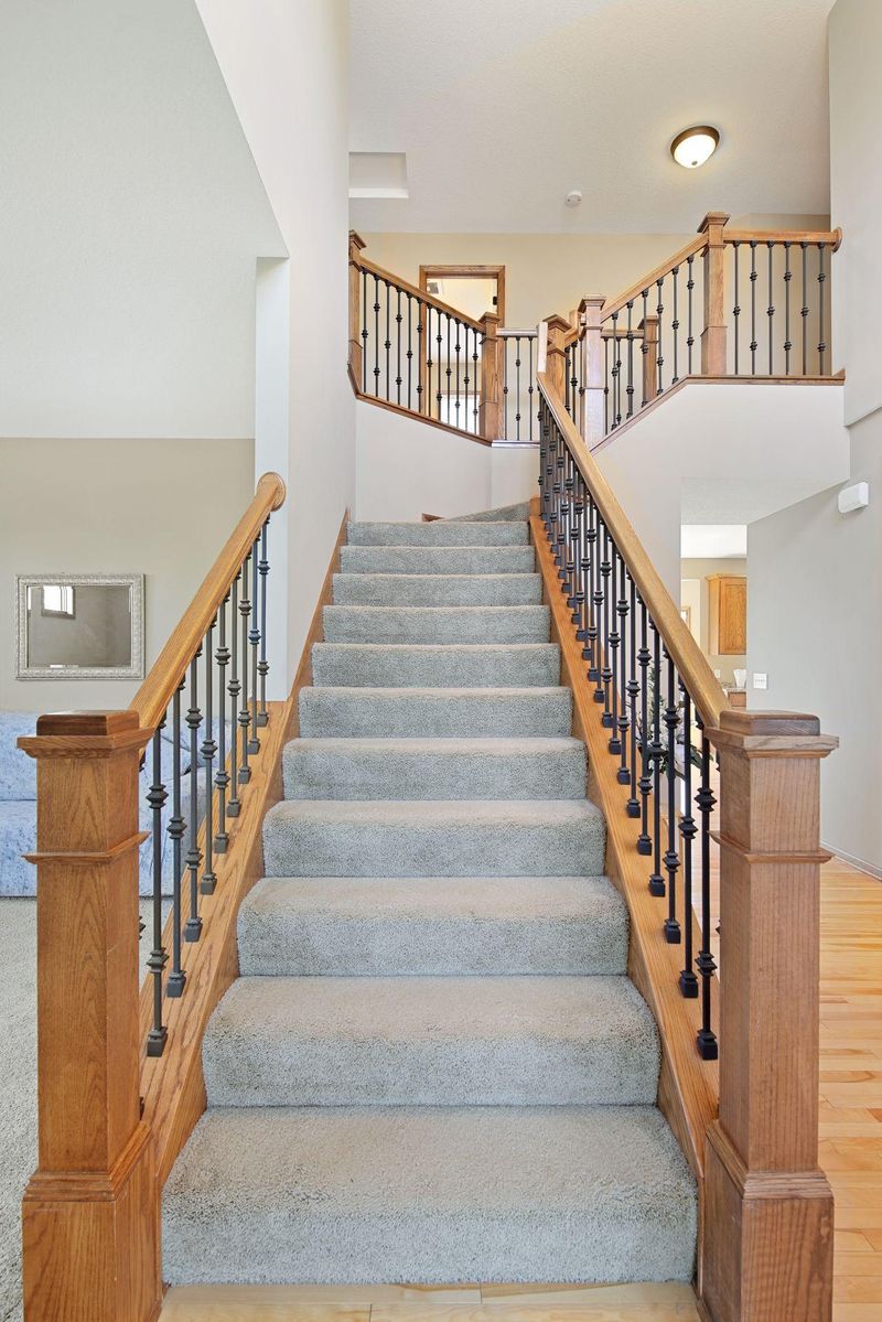 1165 Moers Dr, Chaska, MN 55318
