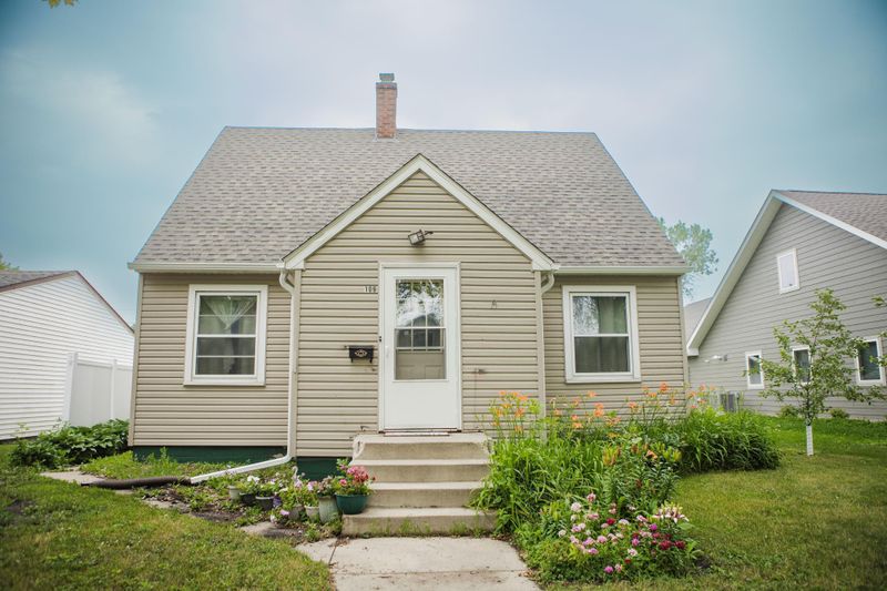 109 E 7th St, Morris, MN 56267