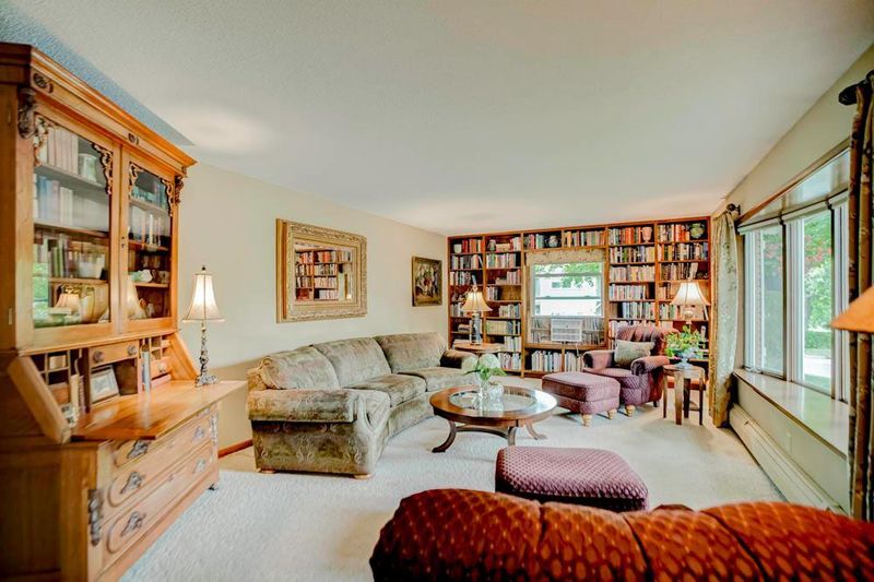 1304 4th St S, Stillwater, MN 55082