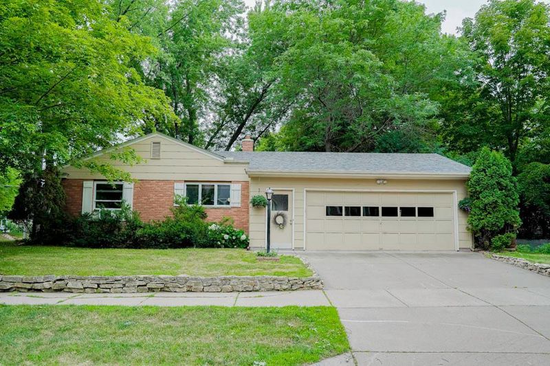 1304 4th St S, Stillwater, MN 55082