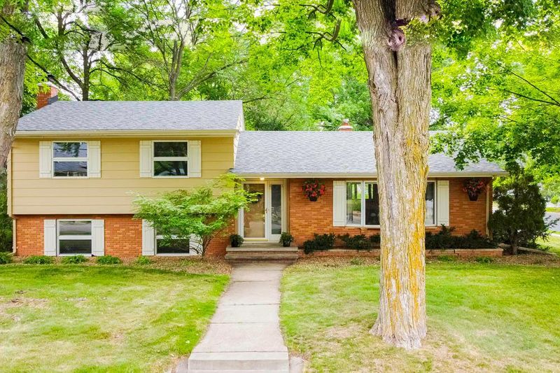 1304 4th St S, Stillwater, MN 55082
