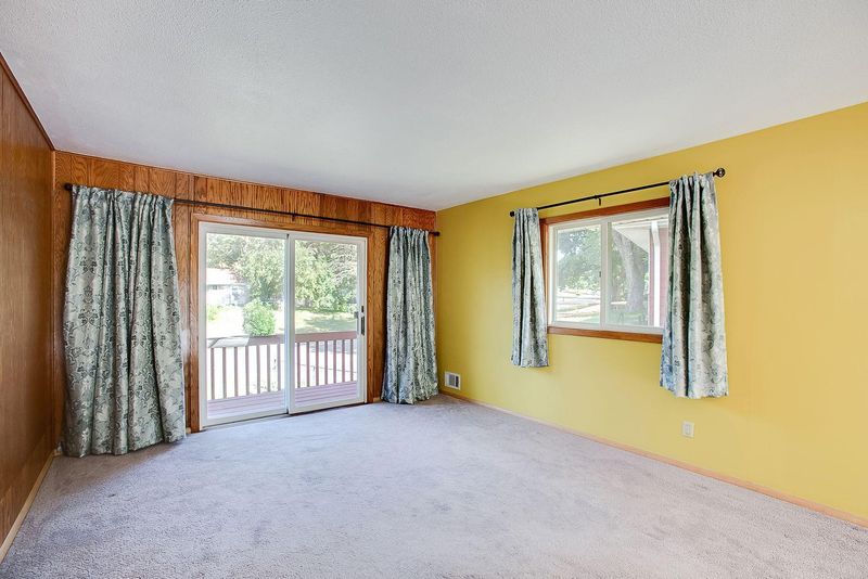 511 Granite Ave N, Oakdale, MN 55128