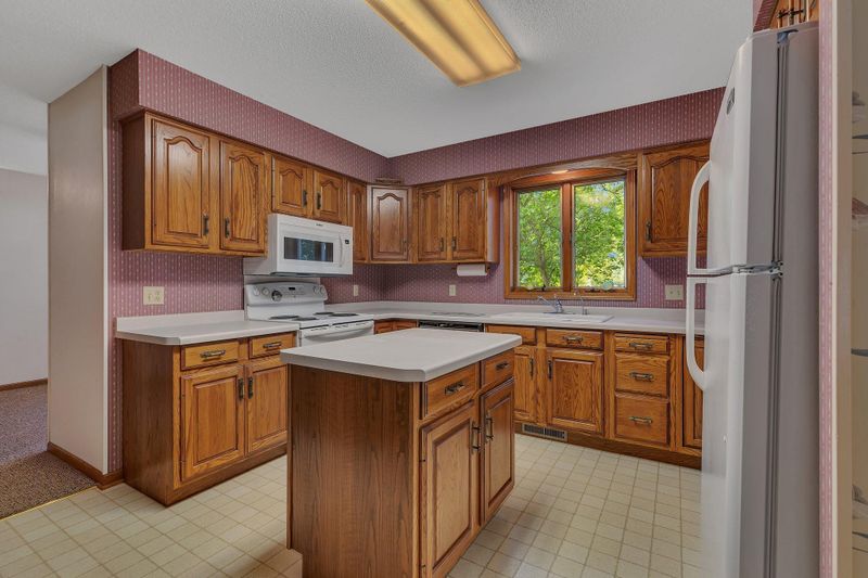 900 Mary Ave, Willmar, MN 56201