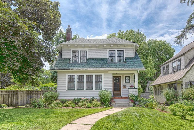 2182 Goodrich Ave, Saint Paul, MN 55105