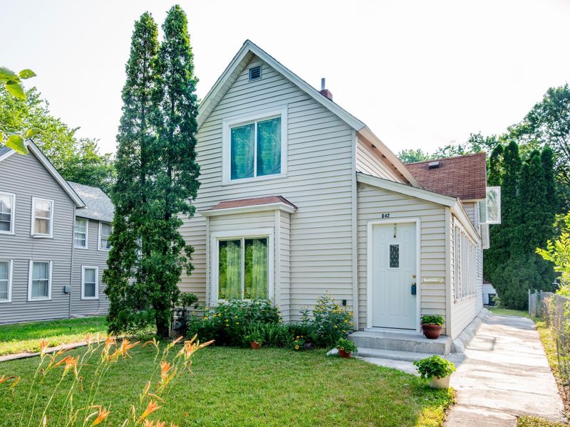 942 Marion St, Saint Paul, MN 55117