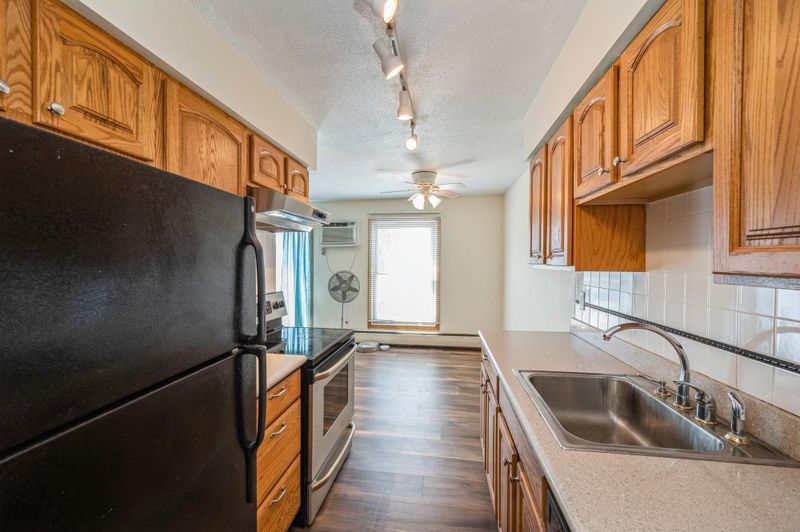 807 11th Ave S #5, Hopkins, MN 55343