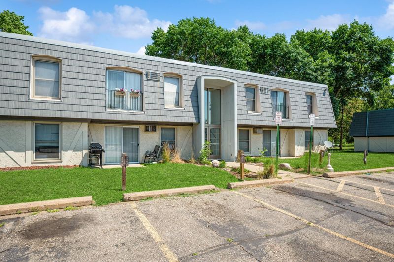 807 11th Ave S #5, Hopkins, MN 55343