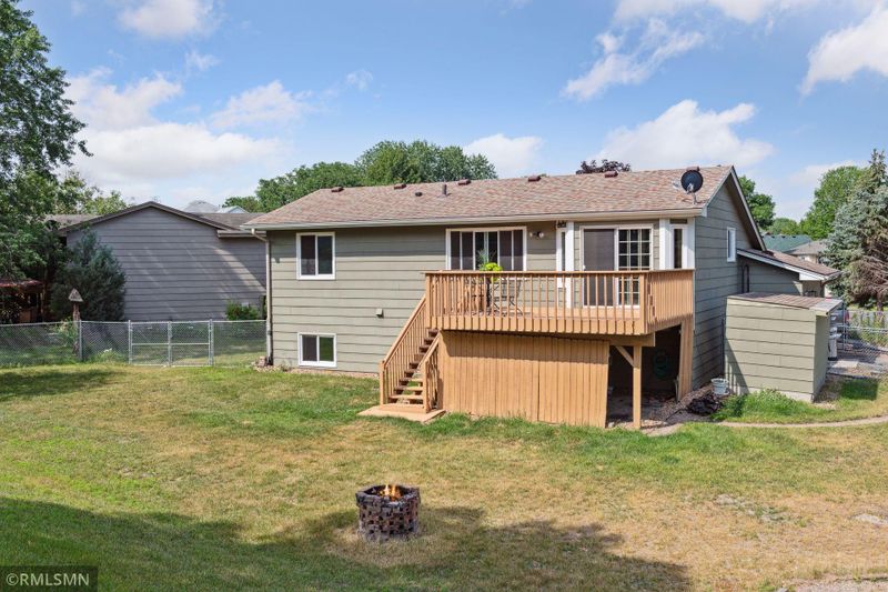 1423 Sage Ct, Shakopee, MN 55379