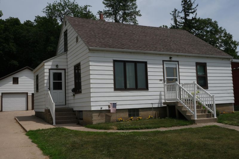 218 River St, Jackson, MN 56143
