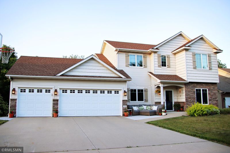 832 Bridle Creek Ln, Jordan, MN 55352