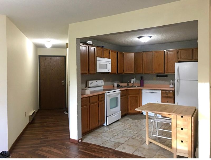 1560 Wheelock Ln #101, Saint Paul, MN 55117