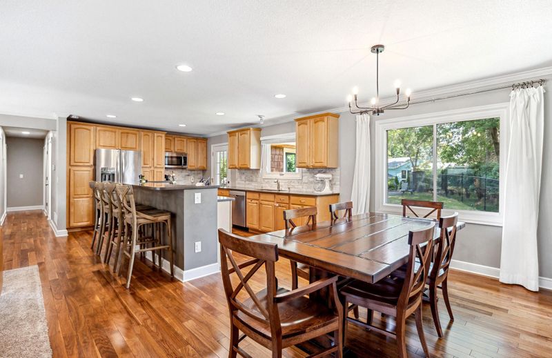 8019 Dakota Ave, Chanhassen, MN 55317