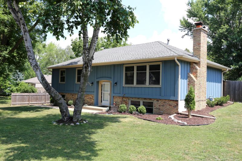 8019 Dakota Ave, Chanhassen, MN 55317